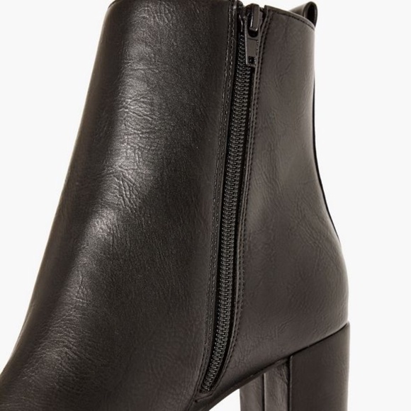 Olyvia Block Heeled Bootie - 7.5 - Picture 4 of 4